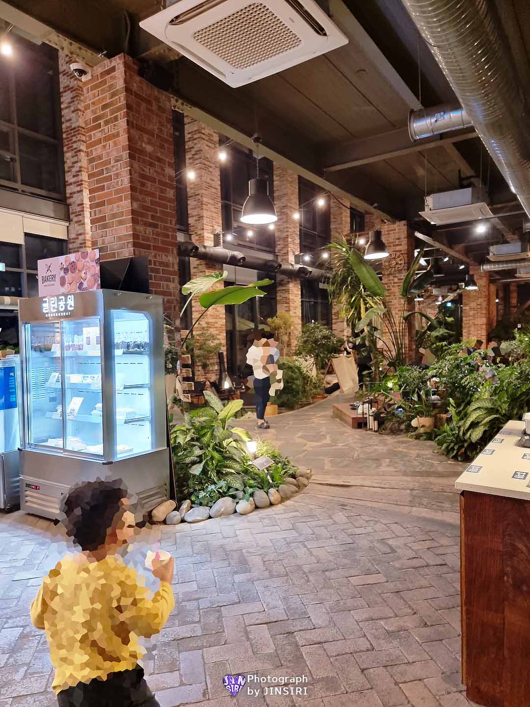 ๊นํฌ ์์ด ๋ฒ ์ด์ปค๋ฆฌ ์๋ฌผ์ ๋ํ ์นดํ ์์ธ๊ทผ๊ต ๋๋ผ์ด๋ธ ๊ธ๋ฆฐ๊ณต์