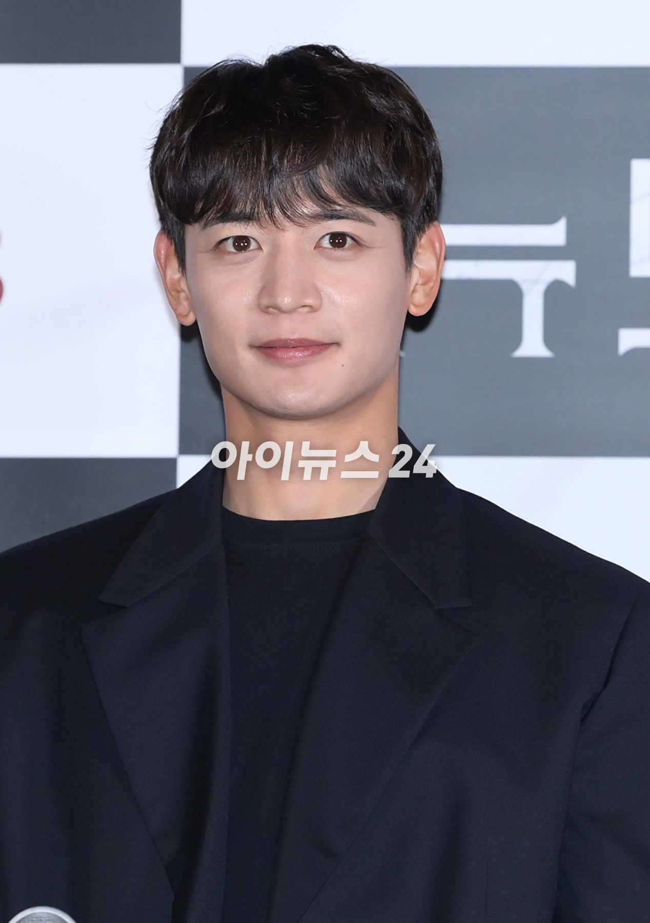 배우 최민호(샤이니 민호)가 27일 오후 서울 CGV 용산아이파크몰에서 열린 영화 &#39;뉴 노멀&#39;(감독 정범식) 언론시사회에 참석하고 있다. [사진=정소희 기자]