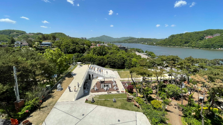 양평 갤러리 카페 카포레 3층에서 남한강 바라다 본 뷰