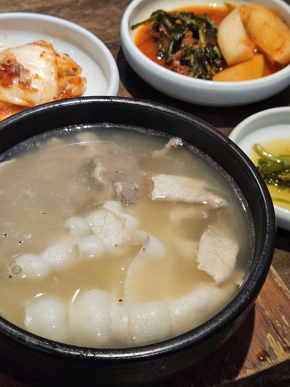 엄용백 돼지국밥 메뉴2