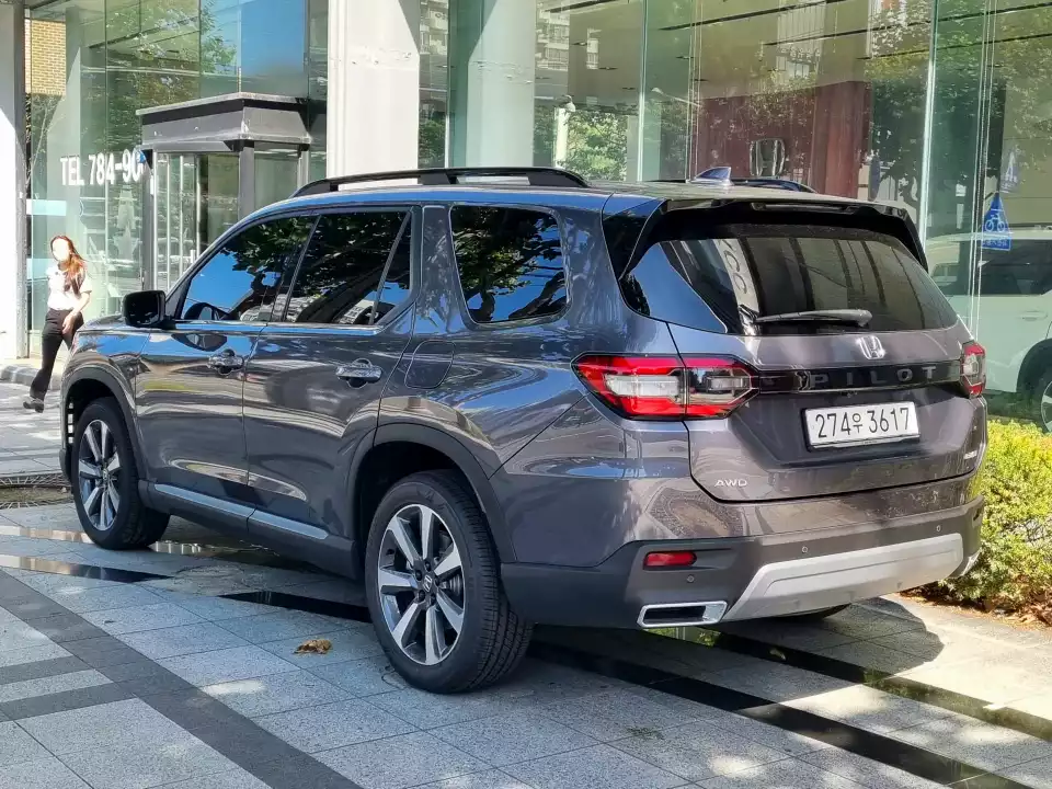 혼다 파일럿 후측면입니다.