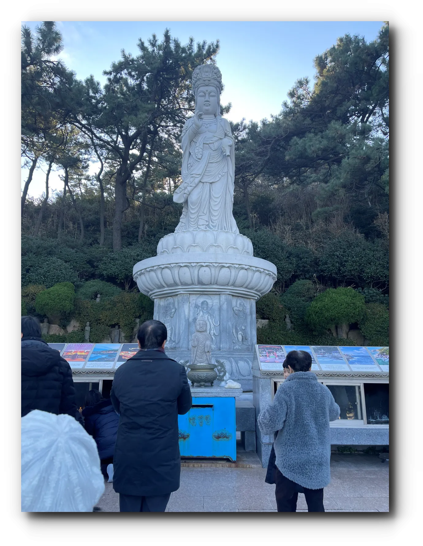 거대한-돌로-만든-불상