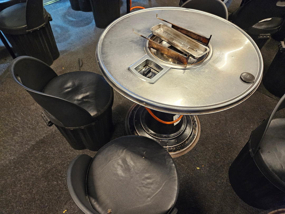 구들짱황소곱창 삼겹살 내부