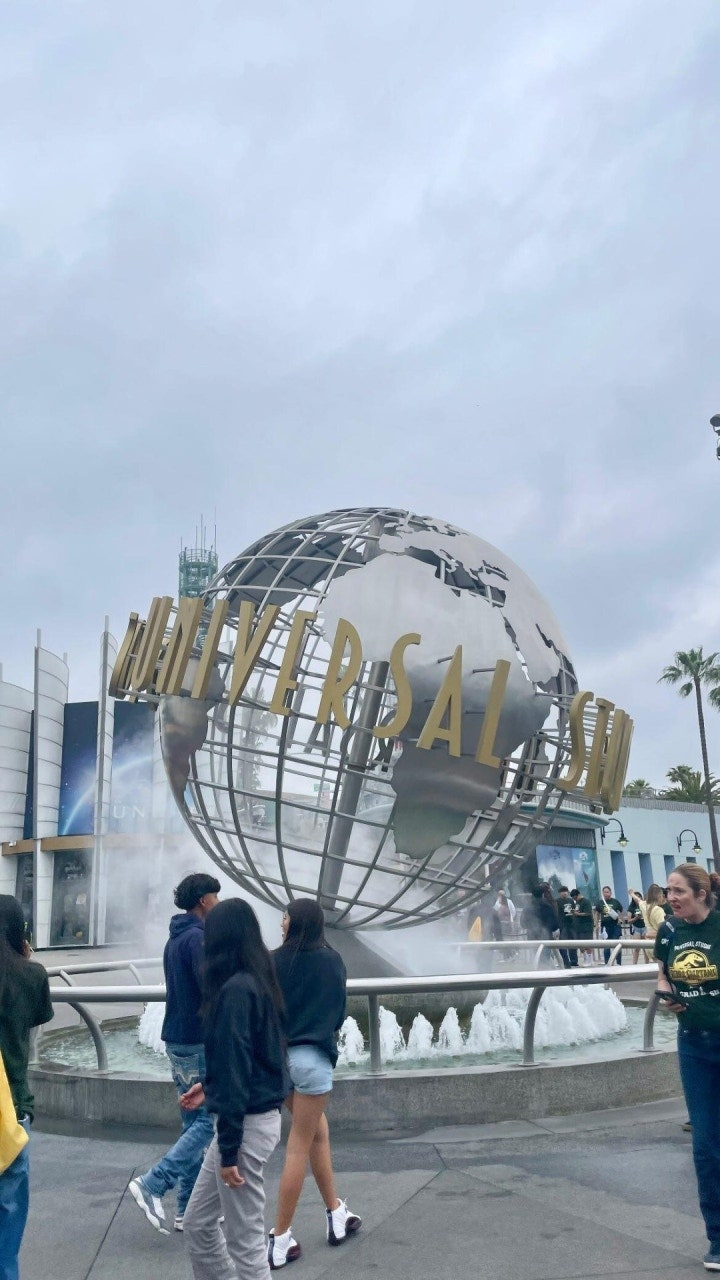 유니버셜 입구에 있는 유니버셜 스튜디오의 상징인 지구본이다.