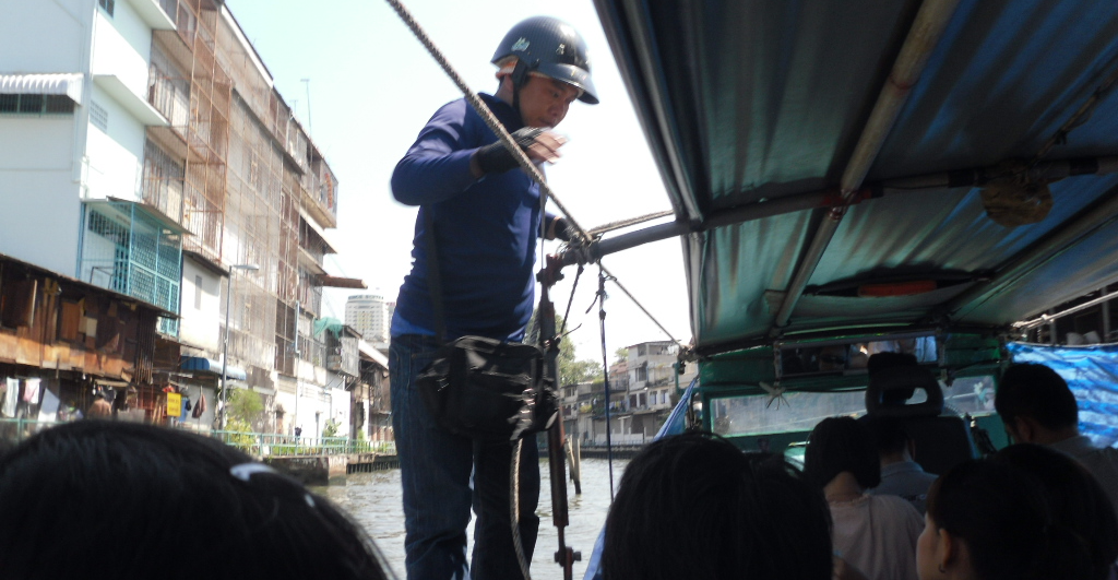 방콕 수상버스 안내원