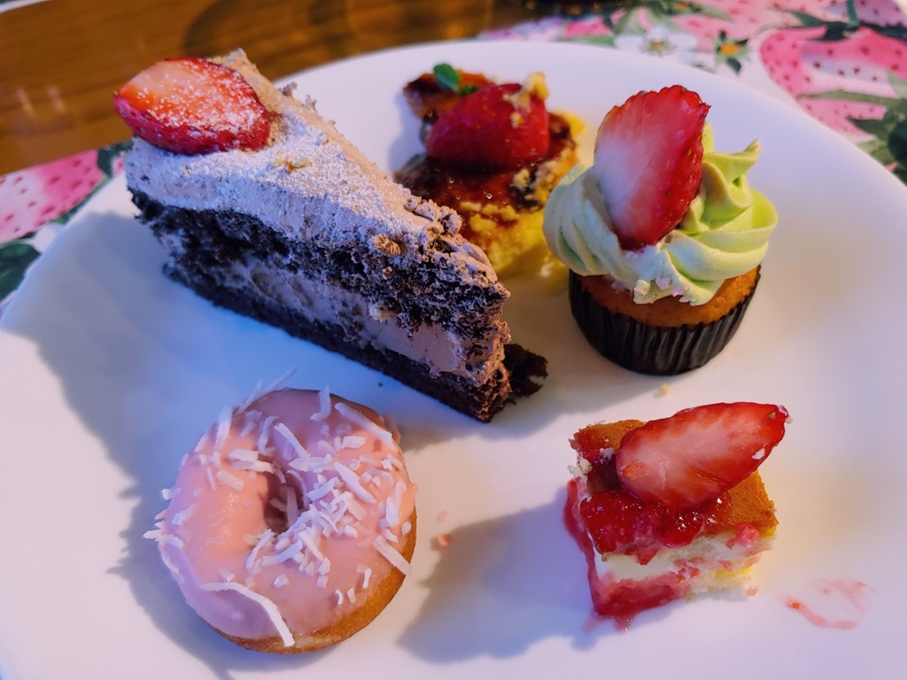 빕스 딸기디저트