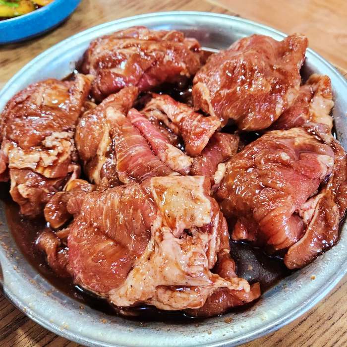 토요일은 밥이좋아 천안 돼지갈비 맛집 30년 노포 돼지갈빗집 물냉면 된장찌개 육즙 졸여주는 불판 한해 게스트 토밥 좋아 추천 방송정보