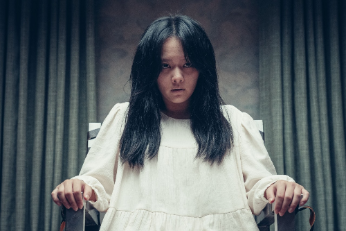 영화-거룩한-밤-데몬-헌터스-사전-정보-정지소-스틸컷