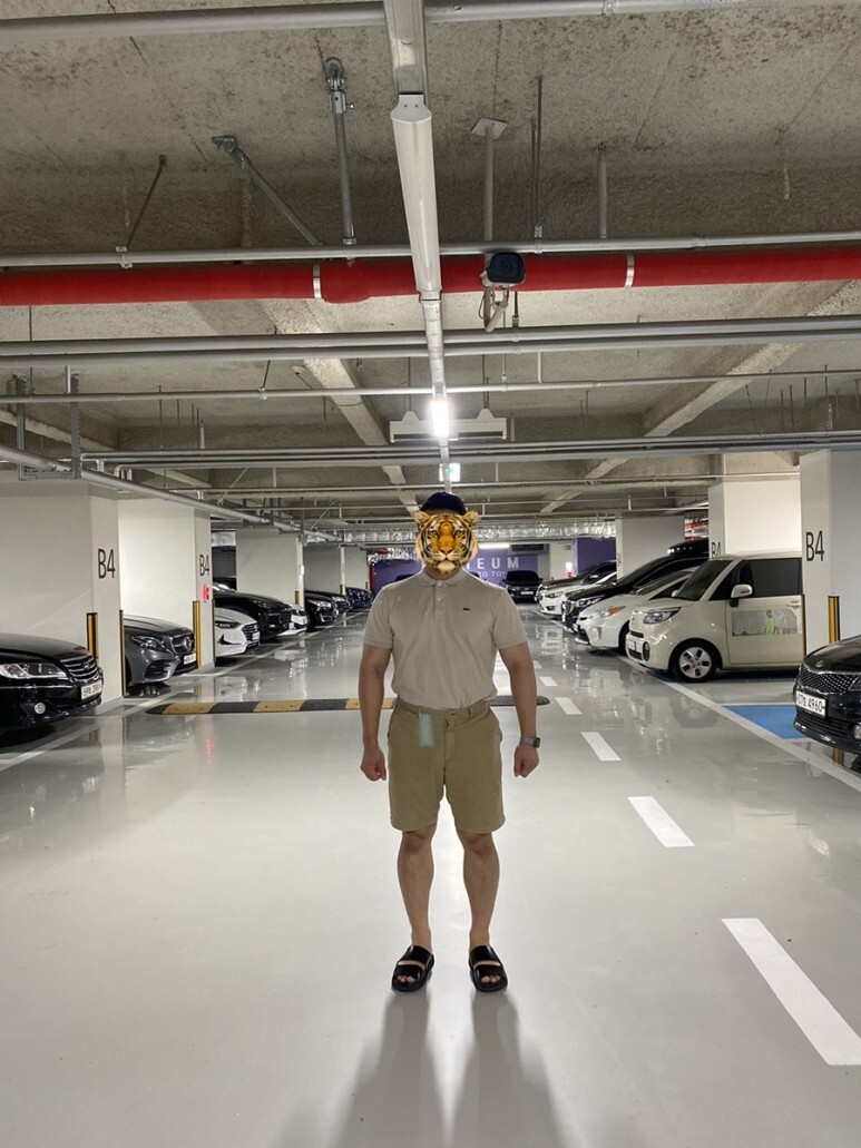 데일리룩(오뭘입)_라코스테 카라티 베이지&#44; 유니클로 치노 하프팬츠&#44; MMGL 샌들&#44; 꿀조합스타일링&#44; OOTD