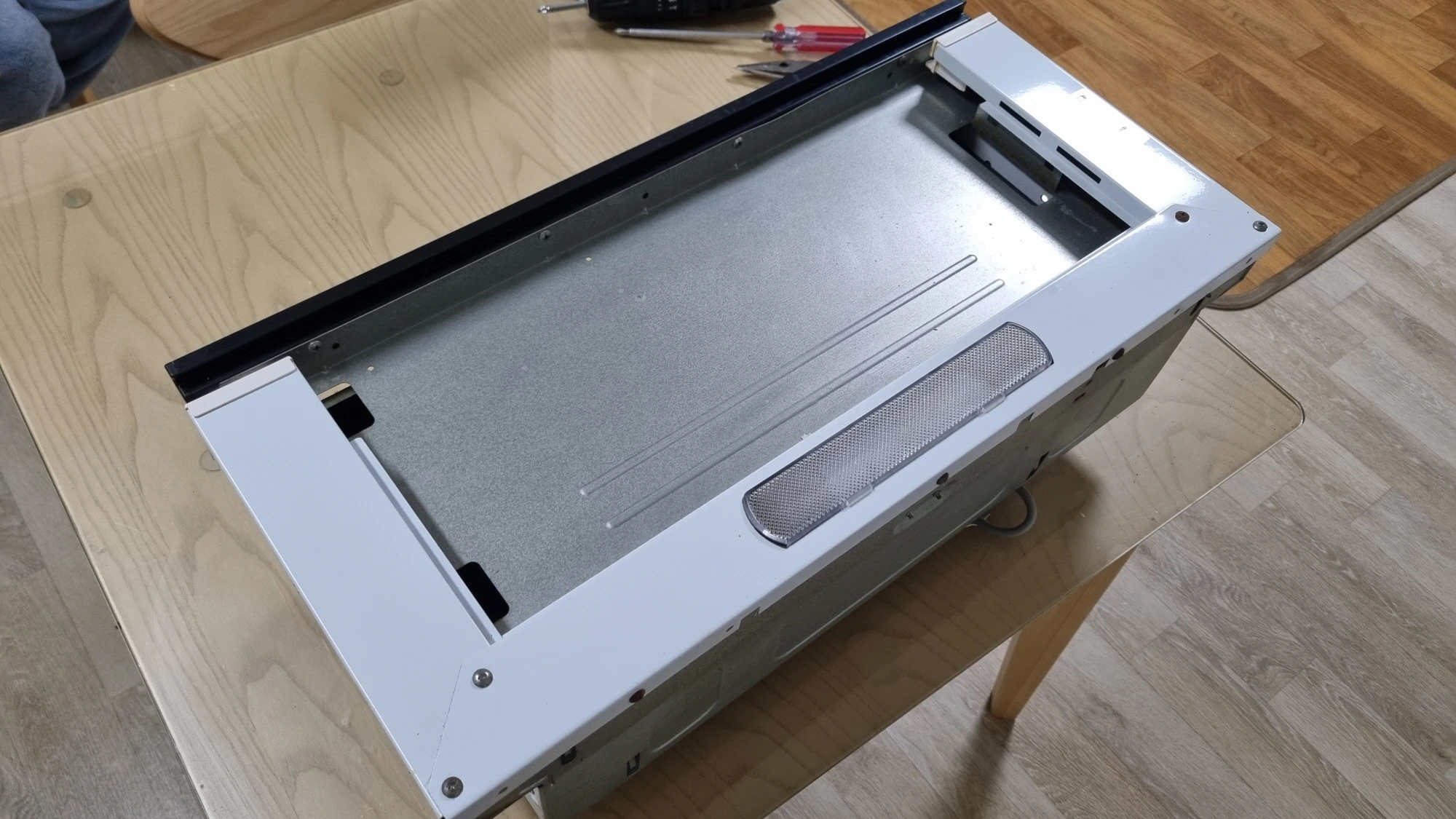 후드 조명 조립 모습