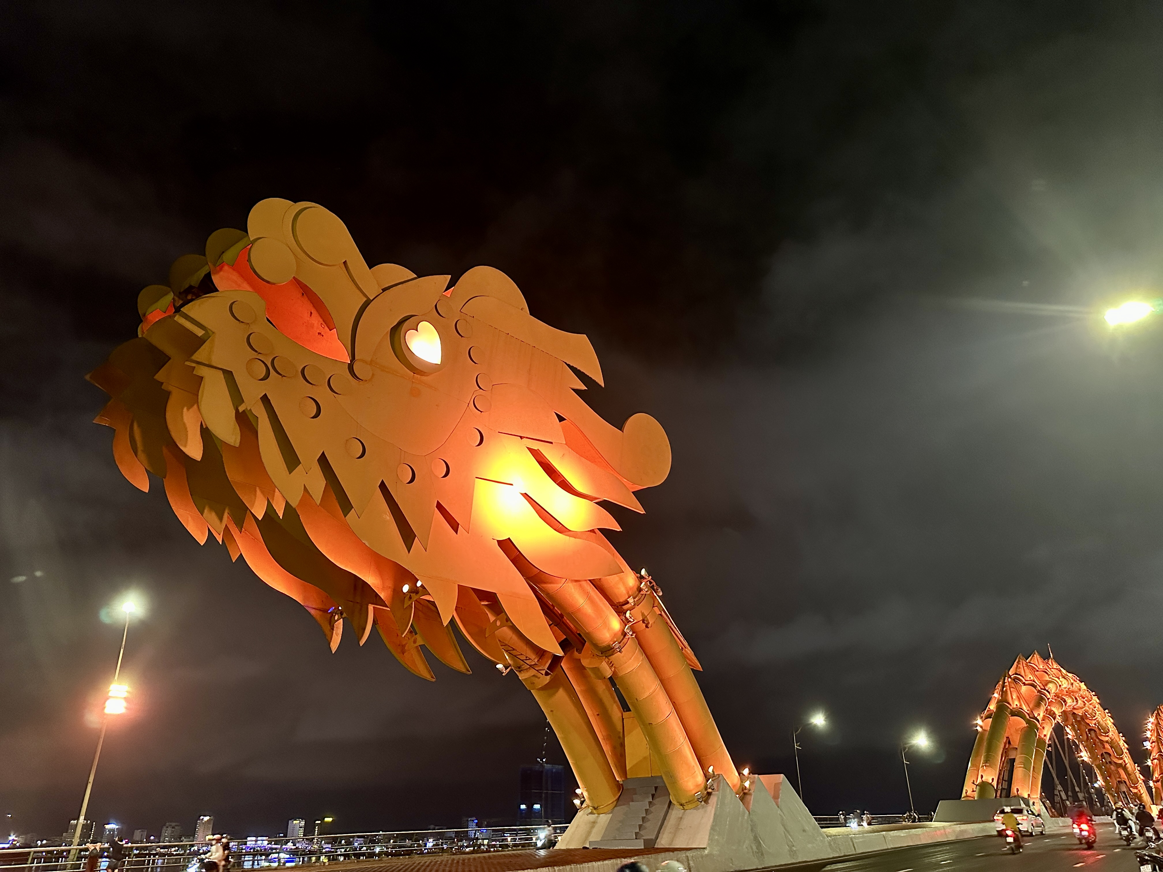 다낭 용다리 불쇼 머리 부분 위치