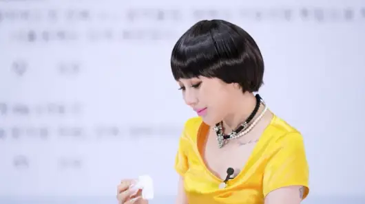 ๊ณตํฉ์ฅ์ ์ ์ดํผ์ ์ํ์ ๊ณ ๋ฐฑํ๋ฉฐ ๋๋ฌผ์ ํ์น๋ ์์ธ์ ๊ฐ๊ณผ์ฒ์ ์ ํ๋ธ ์บก์ฒ