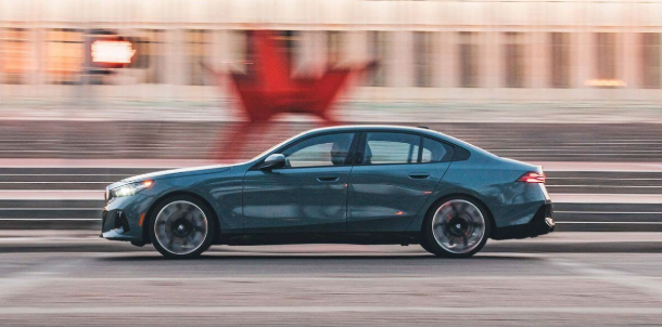 2025 BMW 5시리즈: 풀체인지 모델 정보, 가격, 연비, 그리고 경쟁 차종 비교분석