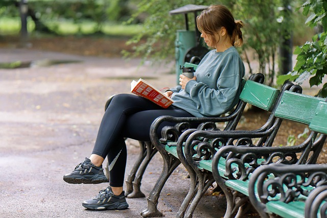 독서하는 소녀 사진