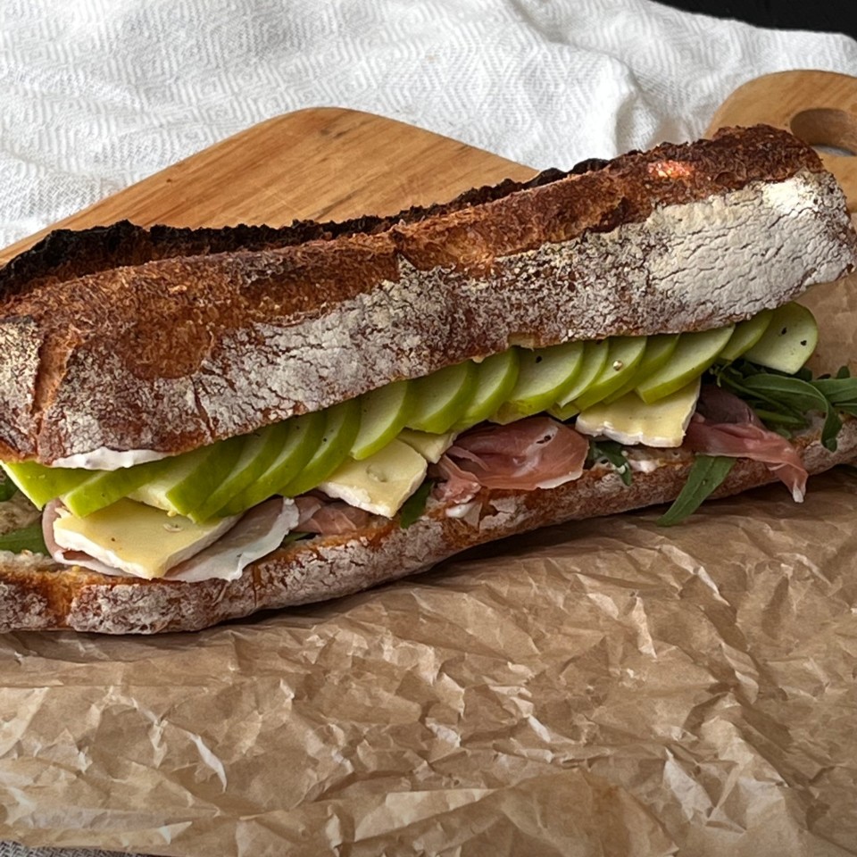 천호동 감자집 시그니처 샌드위치, 먹어본 사람만 아는 매력은?