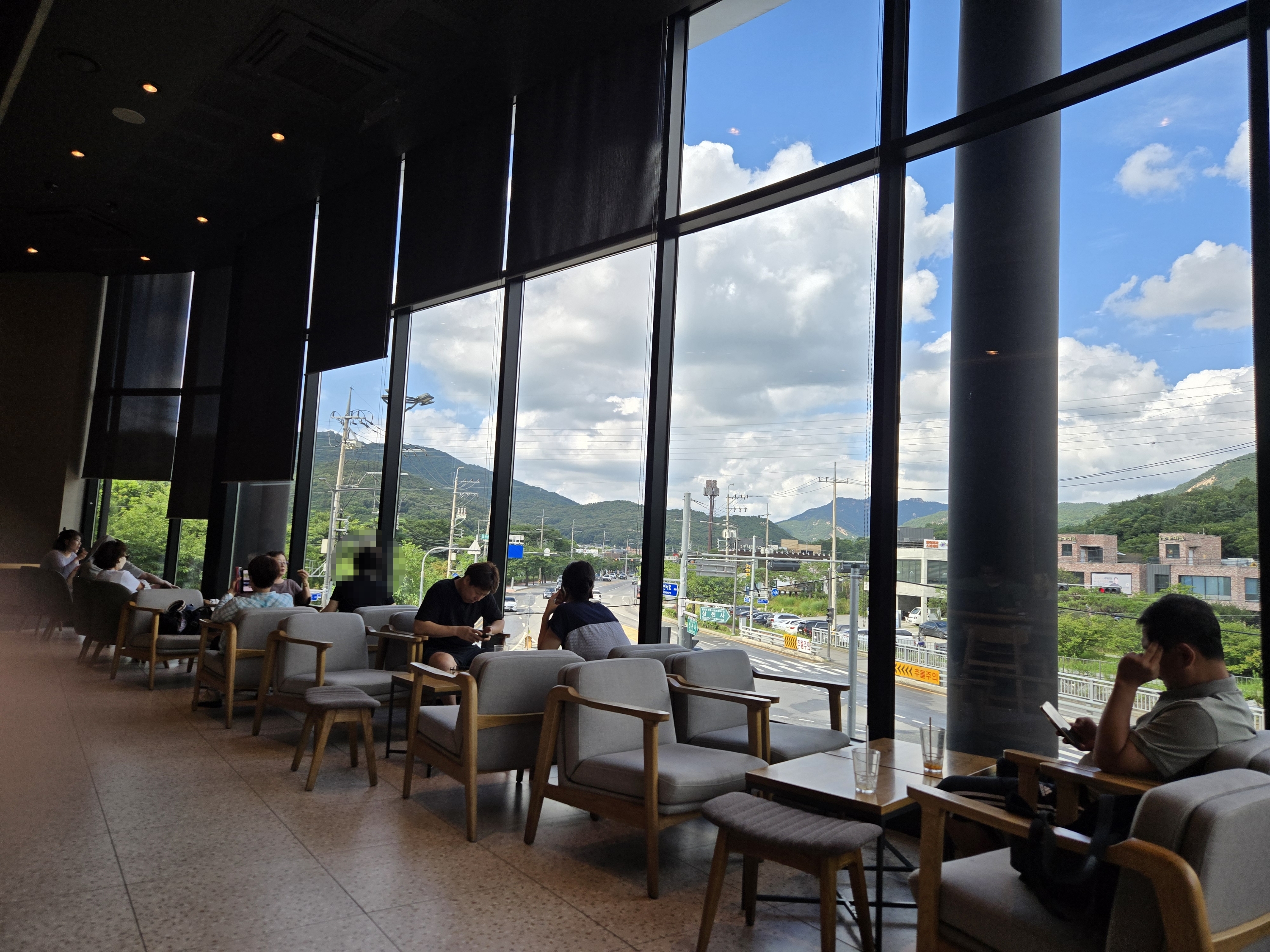 스타벅스 진관DT점 매장