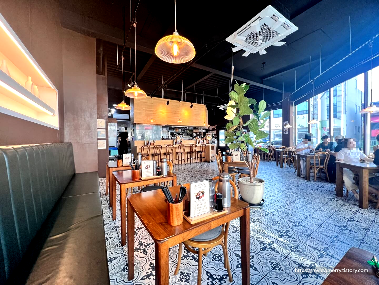 모리 테이블 사진