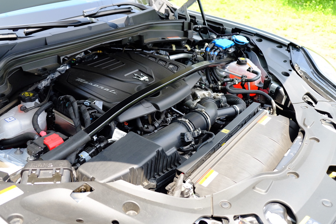 [시승기 - 마세라티 그레칼레] 아름다운 선&middot;폭발적인 힘&hellip;거리의 시선이 &lsquo;삼지창&rsquo;에 꽂혔다