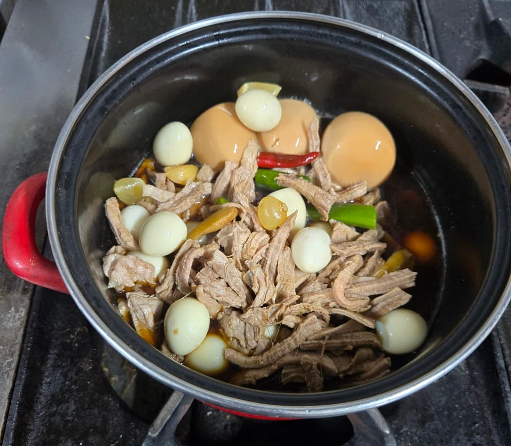 돼지고기 메추리알 장조림