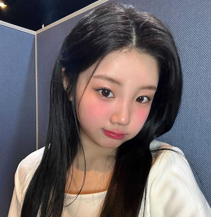 아일릿 원희 셀카