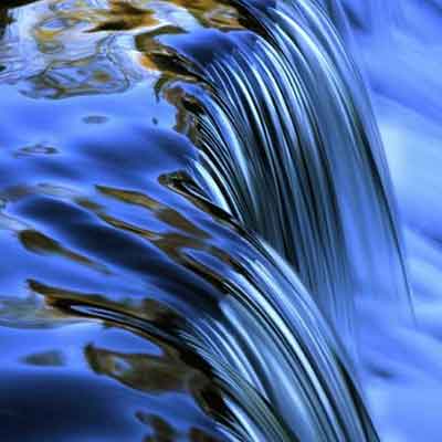 계곡에 흐르는 물