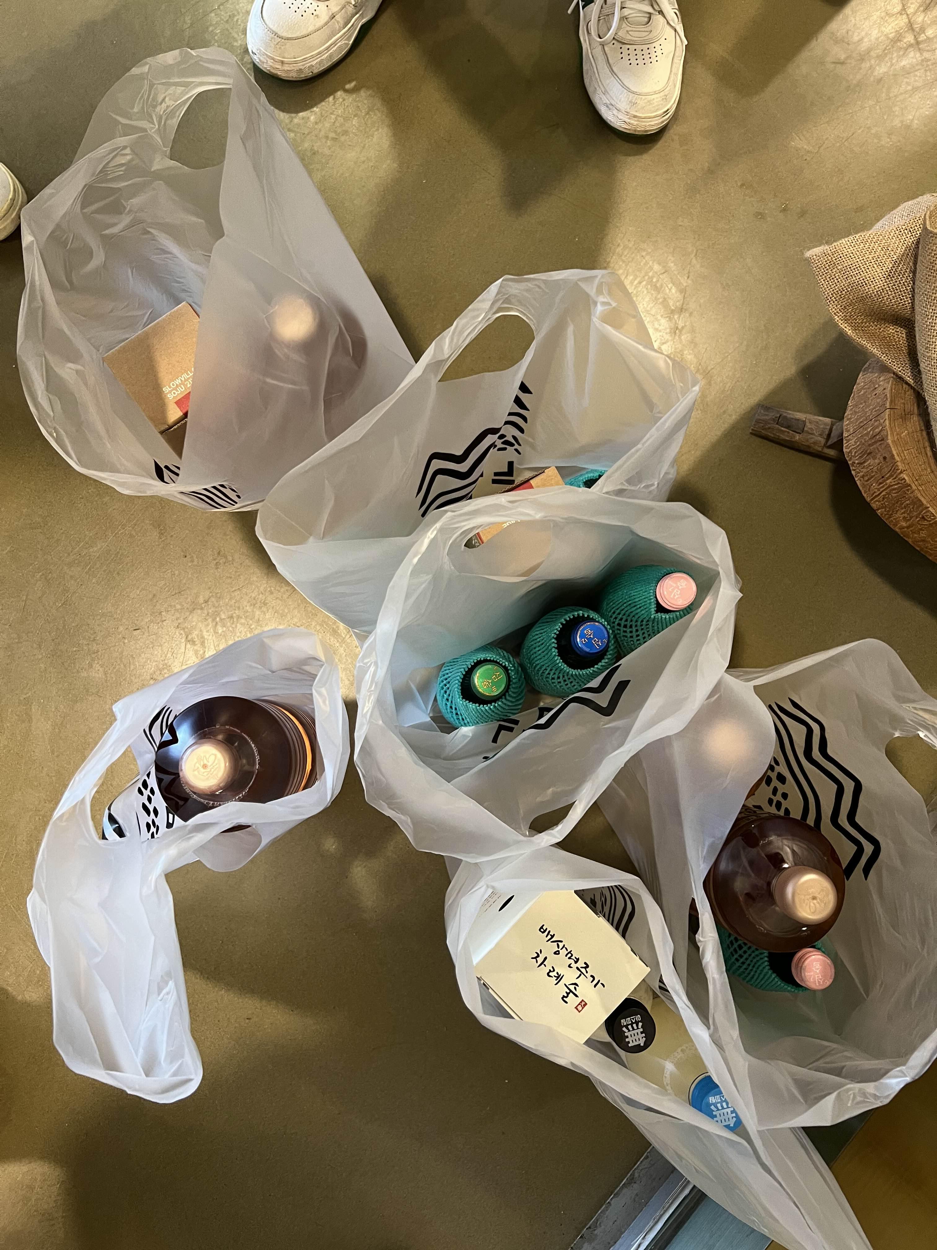 산사원에서 산 술들