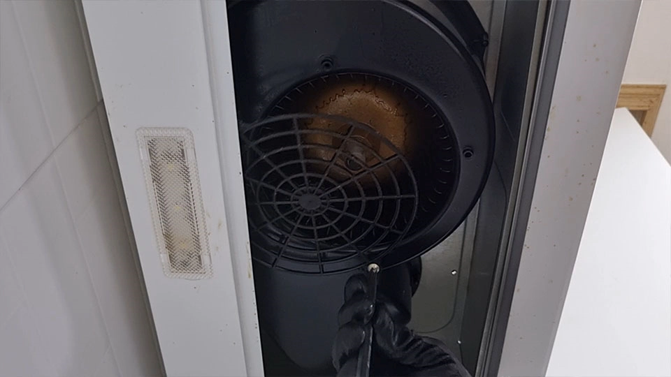 환풍기 날개 안전망 제거 모습