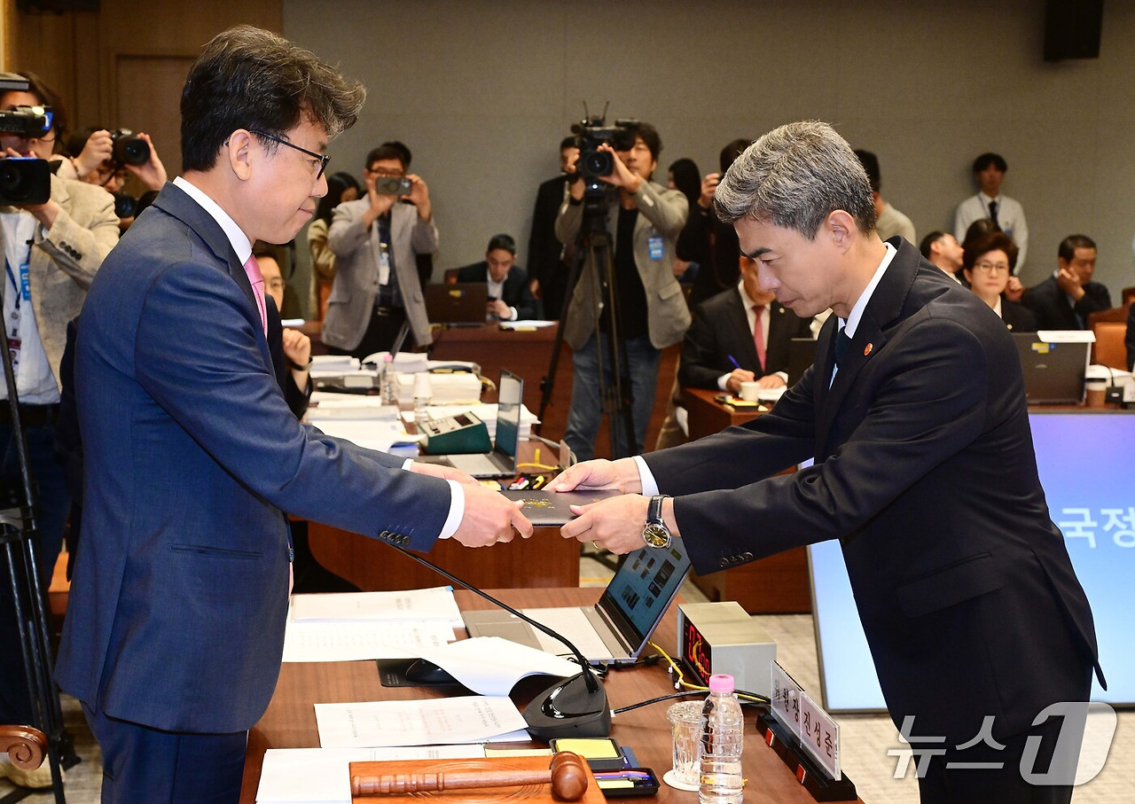 진성준 미국 비자 거부 Refused 통보 관련 자료 이미지