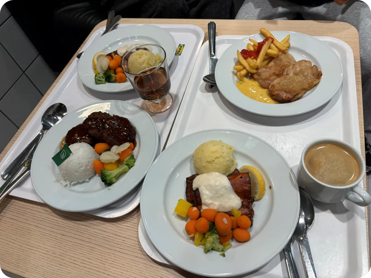 메인메뉴판과 주문 음식