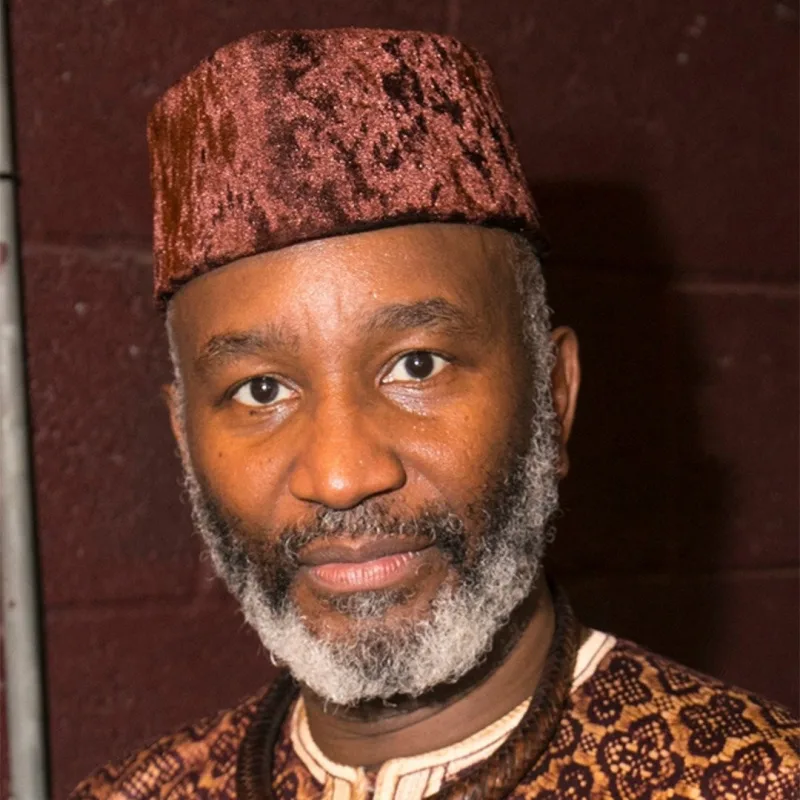 댐즐에서 챔벌린 역의 파트리스 나이암바나