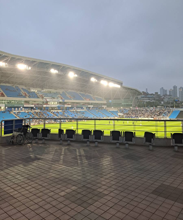 환하게 들어온 조명