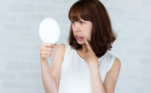 혀에 생기는 하얀 알갱이는 암