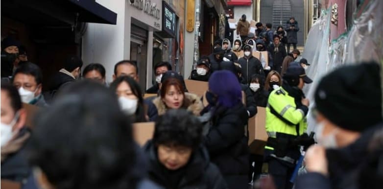이태원 참사 유가족협의회&middot;상인회...추모공간 정리했다...왜