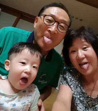 손주 사진 집안 실내 빛 방향 셔터속도 흔들림 방지_11