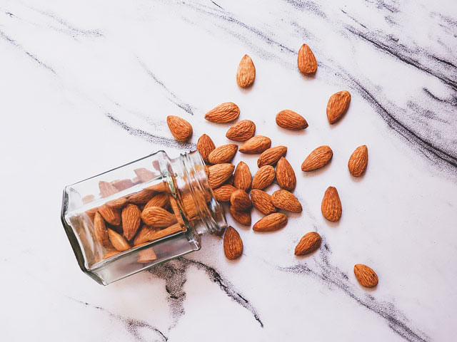 두통에 좋은 음식 - 아몬드