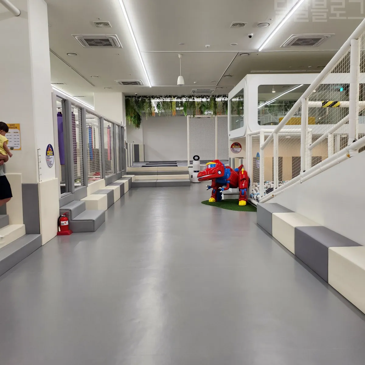 고고다이노-키즈카페-내부-공간