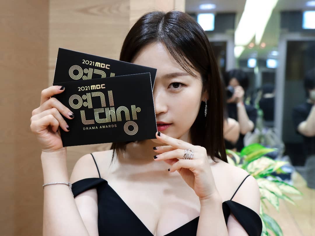 2021년 MBC 연기대상 시절 김슬기의 블랙 드레스