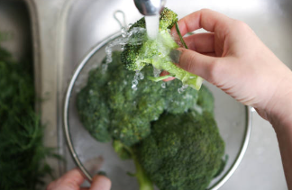 브로콜리 데치기