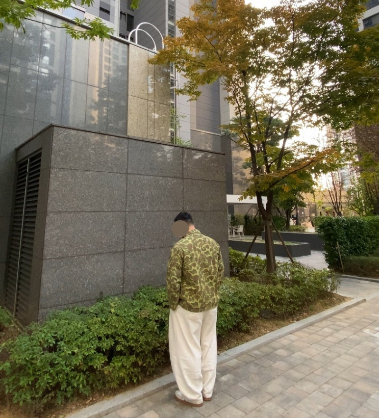 데일리룩('25. 10. 28.)브론슨 M43 M1943 헌팅자켓 카모자켓, 무신사스탠다드 티셔츠, 무신사스탠다드 데님와이드 벌룬팬츠, 아디다스 그라다스 스니커즈 FW7208 삼바