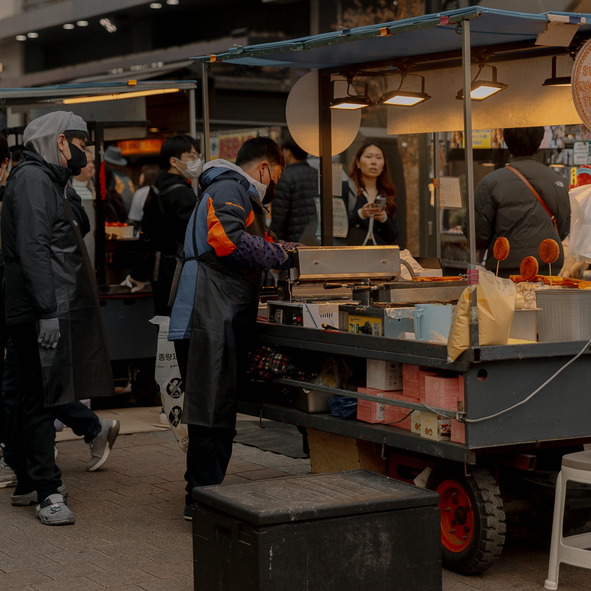 강릉 중앙시장 주말 먹거리 줄 대기 모습 실제 현장