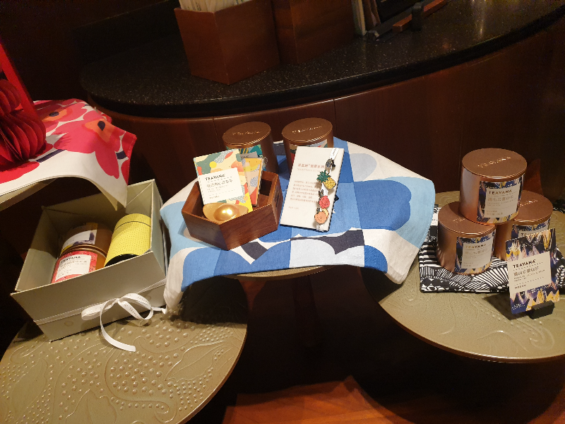 2층에 구성되어 있는 차. 커피 이외에 차도 판매되고 있었다.