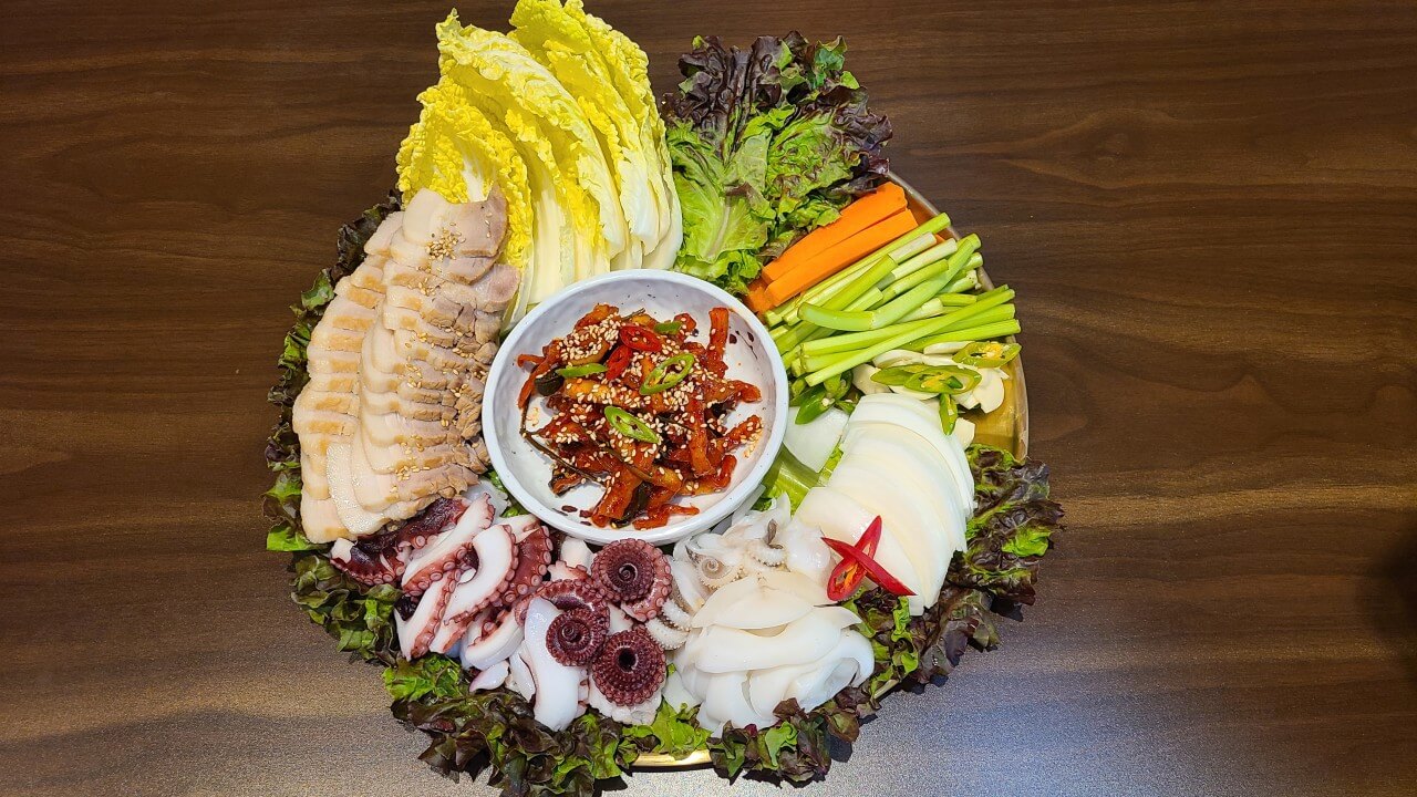 생방송투데이 외국인의 밥상 경기 수원시 굴림만두전골 맛집 행운만두칼국수 생방송투데이 3779회