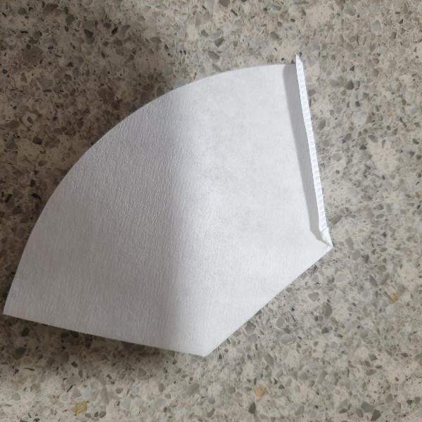 칼리타 드리퍼를 사용한 커피 추출 레시피 with 다이소 드립포트_필터 옆면 접기