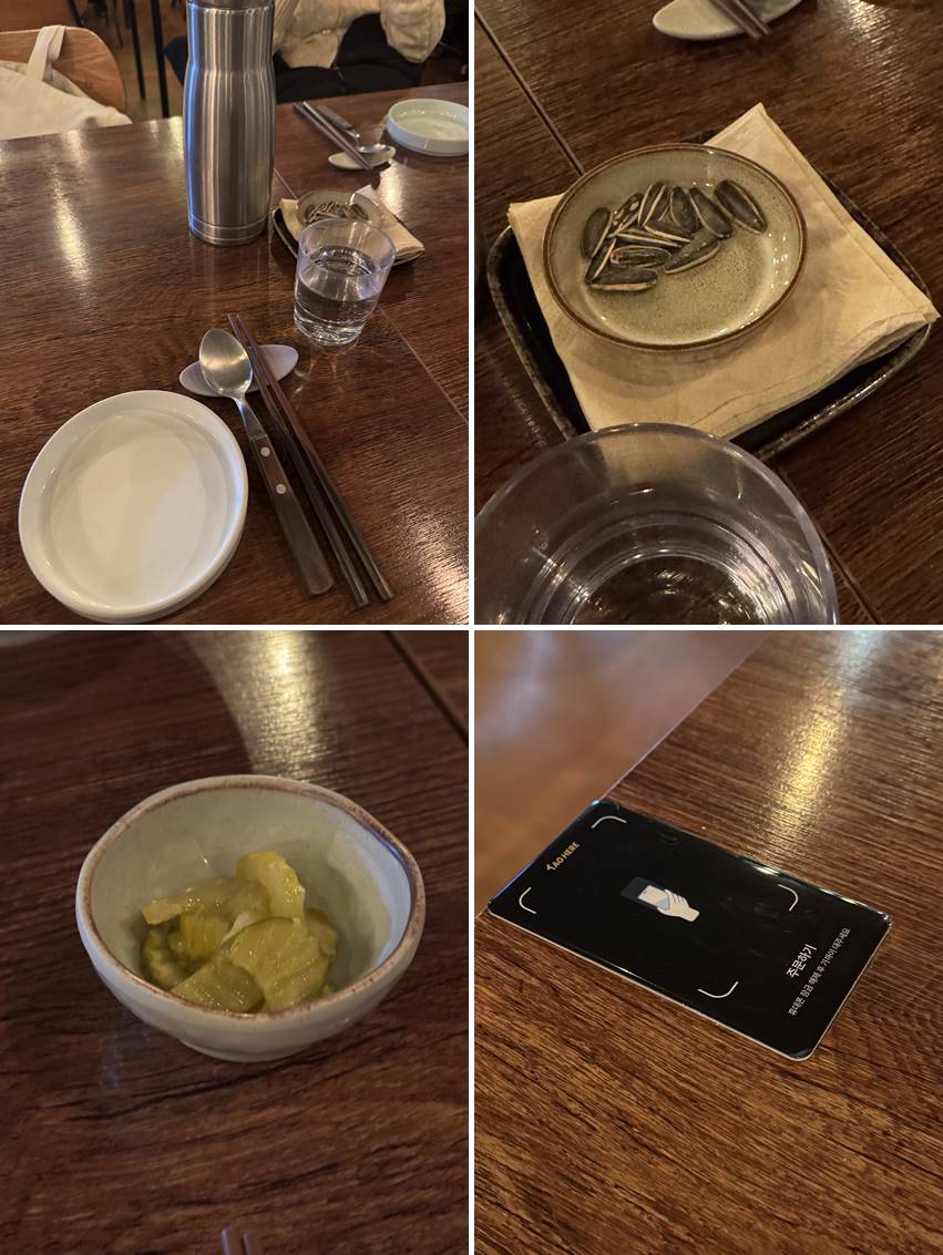 테이블 세팅 및 해바라기씨와 피클, 주문대