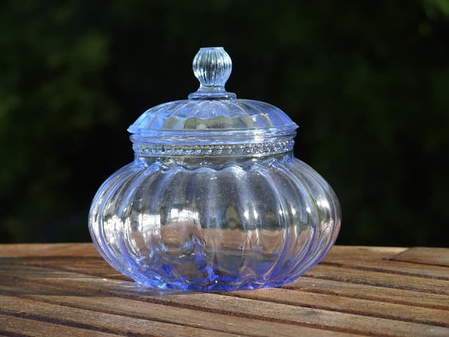 스모키 향료가 주는 무게감, 베이스노트에서의 활용법