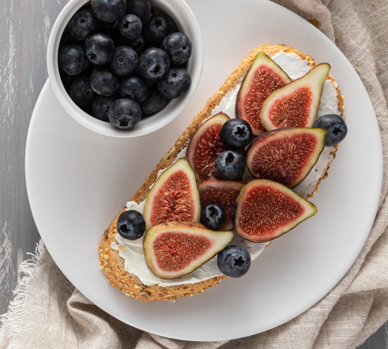 리코타 무화과 브루스케타