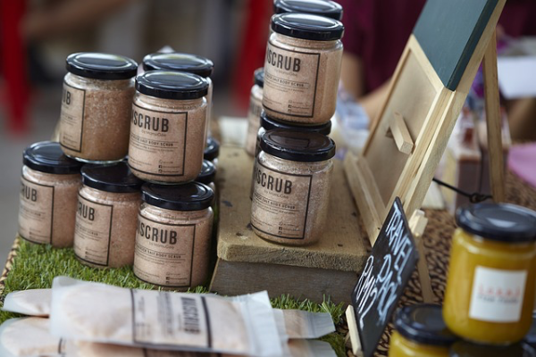 각질 폭탄 터졌다면? AHA, BHA, PHA 필링 차이 & 각질 제거 꿀팁