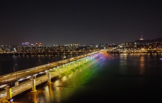 분수-무지개색-한강-밤-알록달록