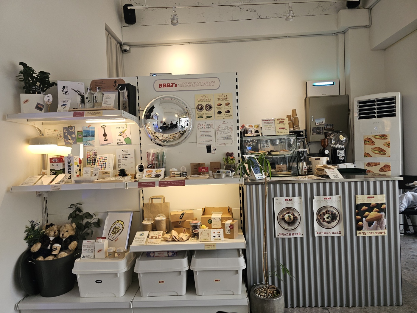 서울 양재동 작은 갤러리 카페, [BBBE(비비비이)]