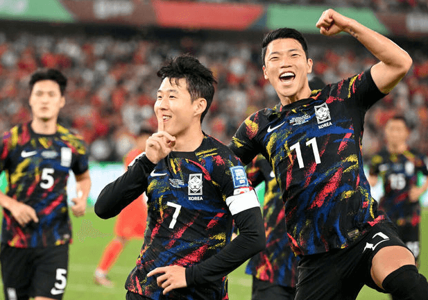 황희찬 매직 드리블→손흥민 페널티킥 골→쉿 세리머니